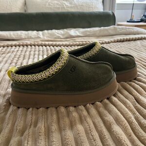 UGG Tazz slippers